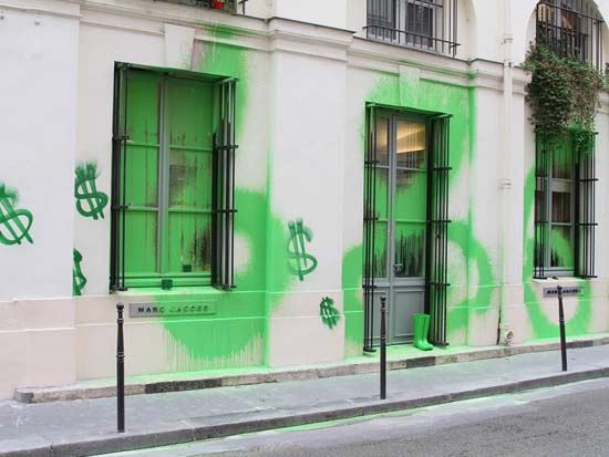 Marc-Jacobs-Paris-store-graffiti