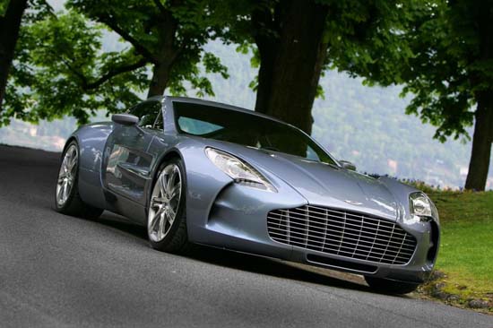 The British supercar comes packing a 7.3-liter V12 engine with 750 hp, it is able to go from 0 to 60 mph in 3.4 seconds with a maximum speed of 220 mph (354 km/h).