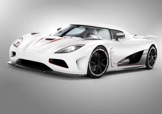 Packed with a twin-turbo 5.0 liter V8, the Agera R goes from 0-60 mph in 2.8 seconds, reaching a maximum speed of 260 mph (418 km/h). 