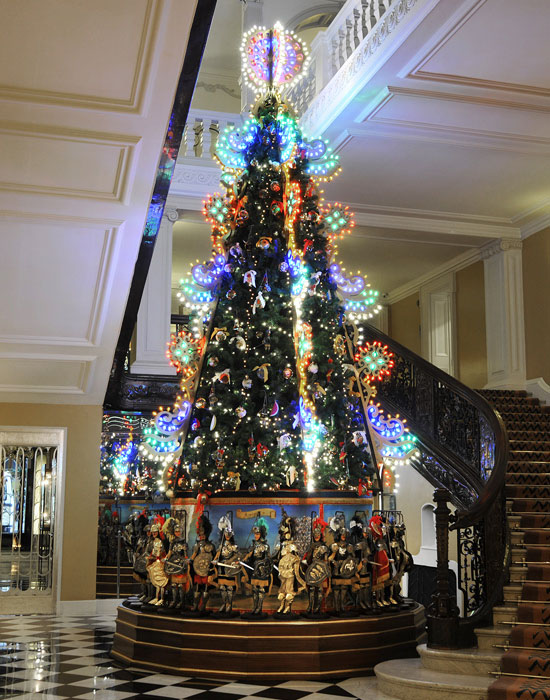 DolceGabbana -Christmas-Tree-2013-01