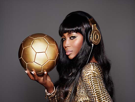 naomi-cambell-beats-dre-world-cup-gold-04