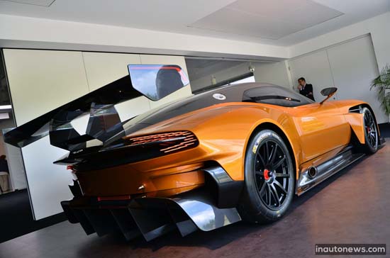 Aston-Martin-Vulcan-Orange-Nurburgring-003
