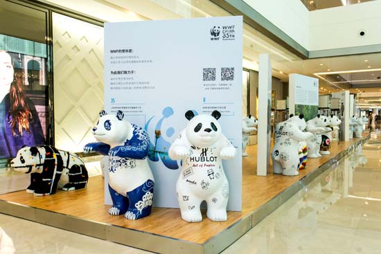 l_big-bang-10th-anniversary-heart-panda-art-exhibition-4