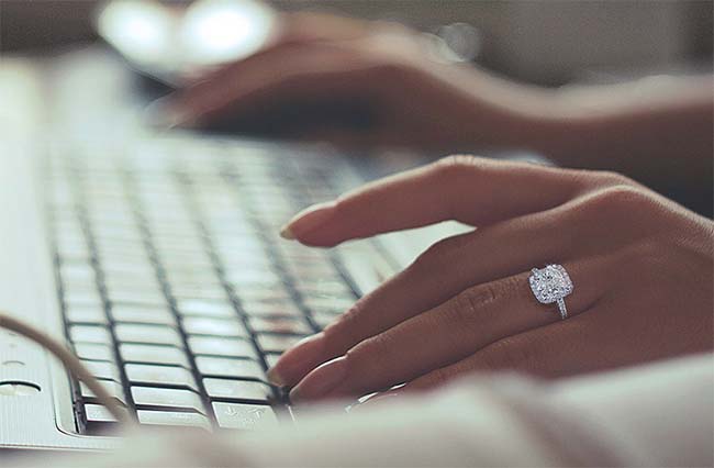 How Much Should You REALLY Spend on an Engagement Ring in 2018