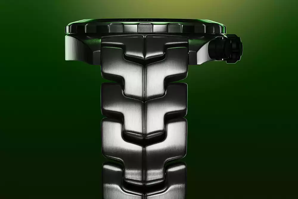 Detail shot of the iconic TAG Heuer S/EL stainless steel bracelet on the new Senna special edition watch