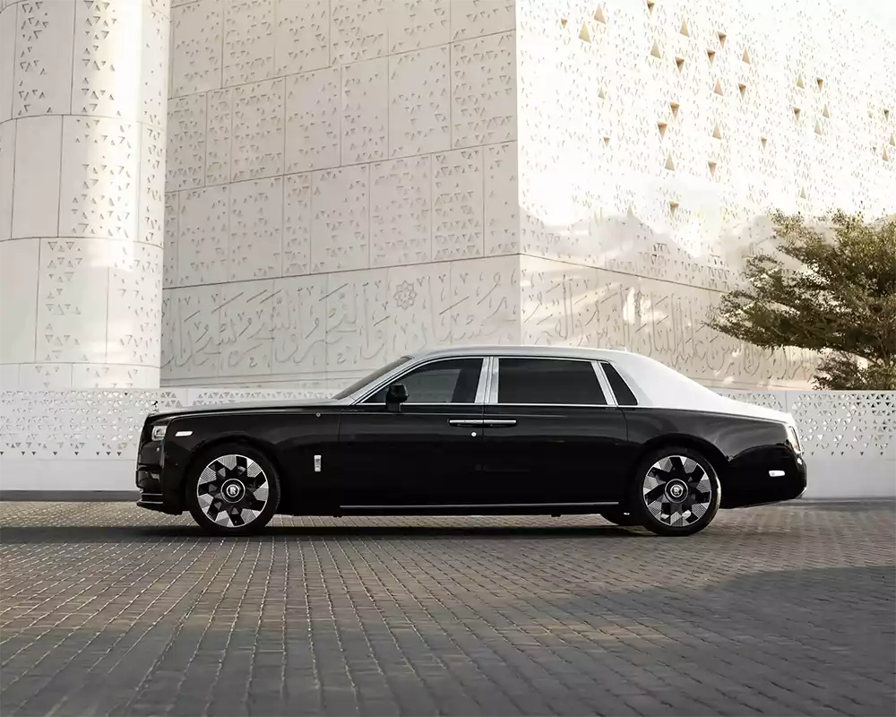 Side profile of the bespoke Rolls-Royce Phantom Arabesque