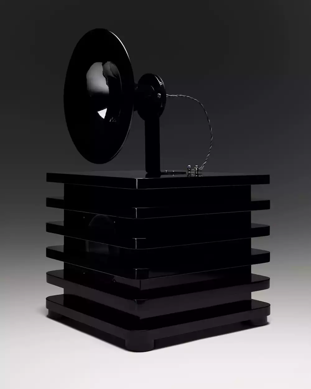 Kouros x Silence Please Hum speaker in black lacquer finish